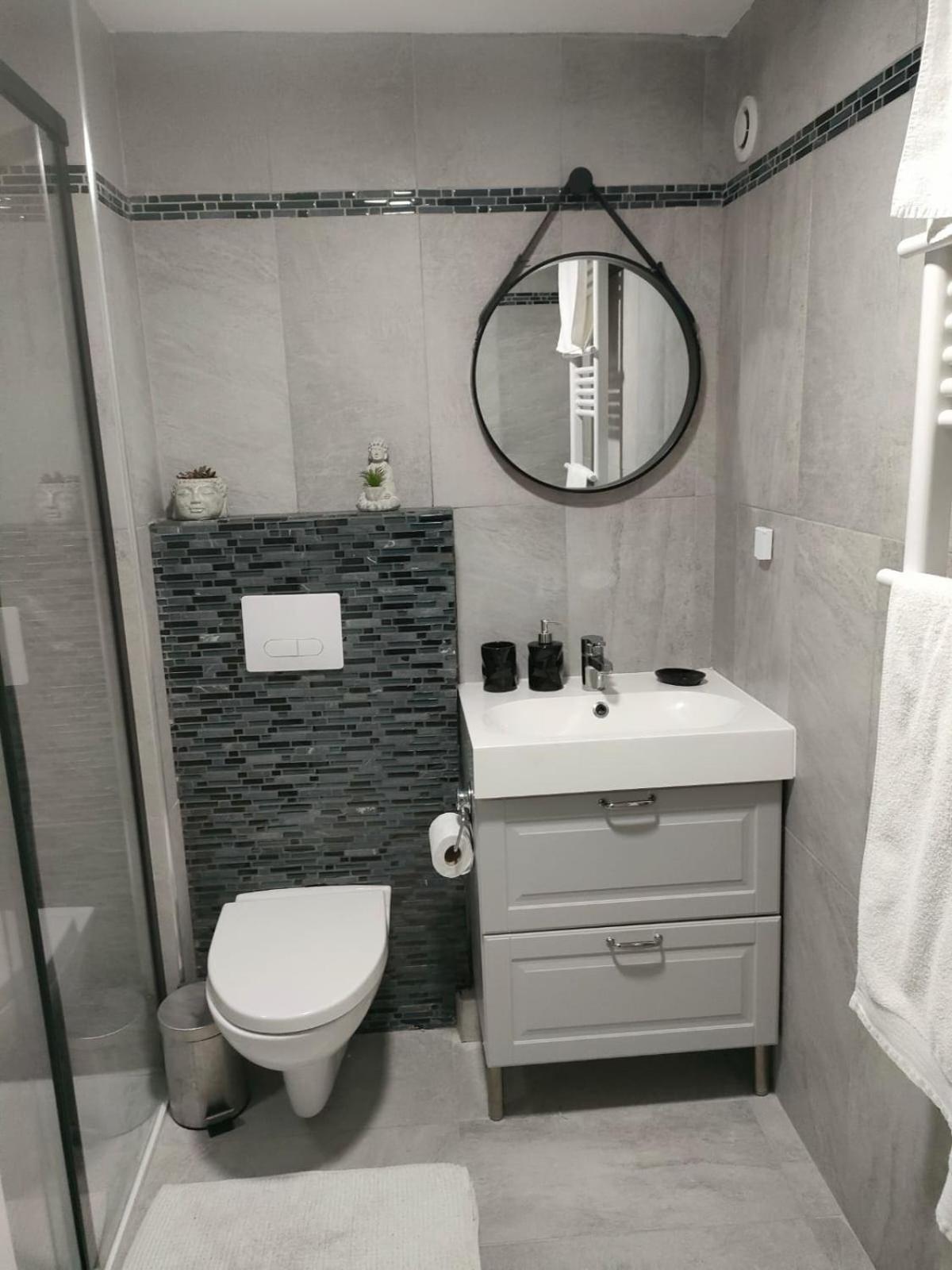 Le Petit Cocon - Parking Prive - Lyon Sud Apartment Venissieux Ngoại thất bức ảnh